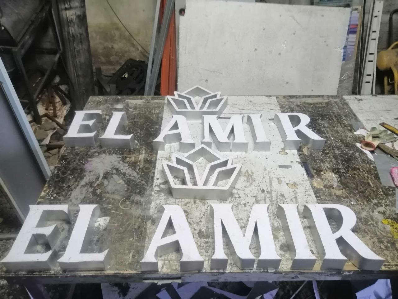 Confeccion de letra formada con sistema de iluminacion - El Amir